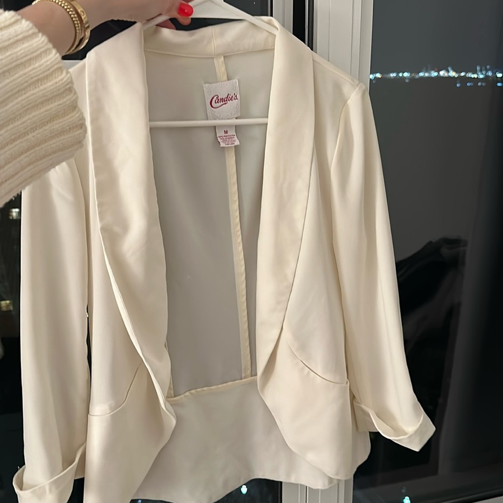 White blazer in size M